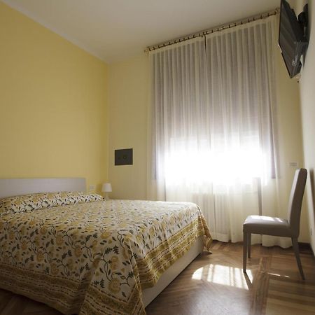 Italy Inn Генуа Стая снимка