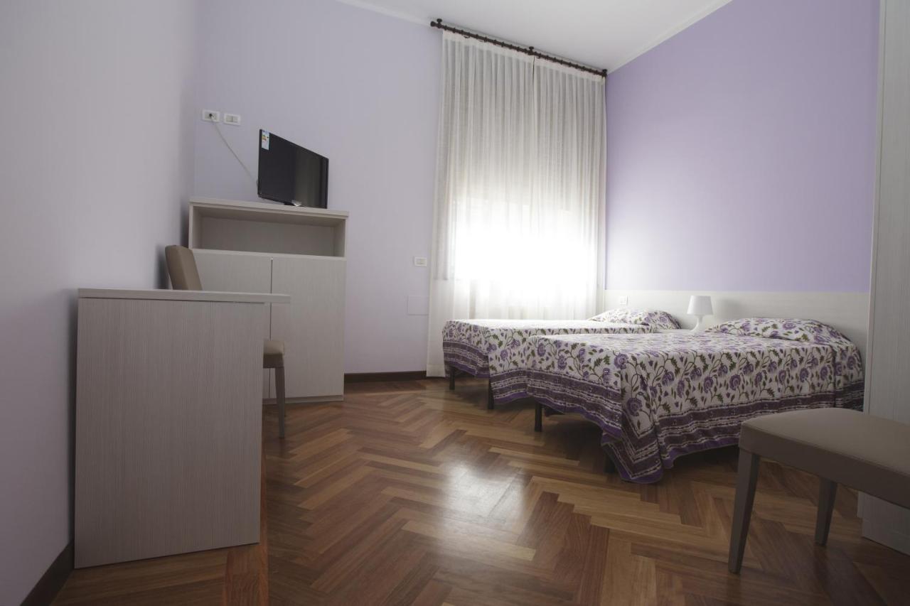 Italy Inn Генуа Стая снимка