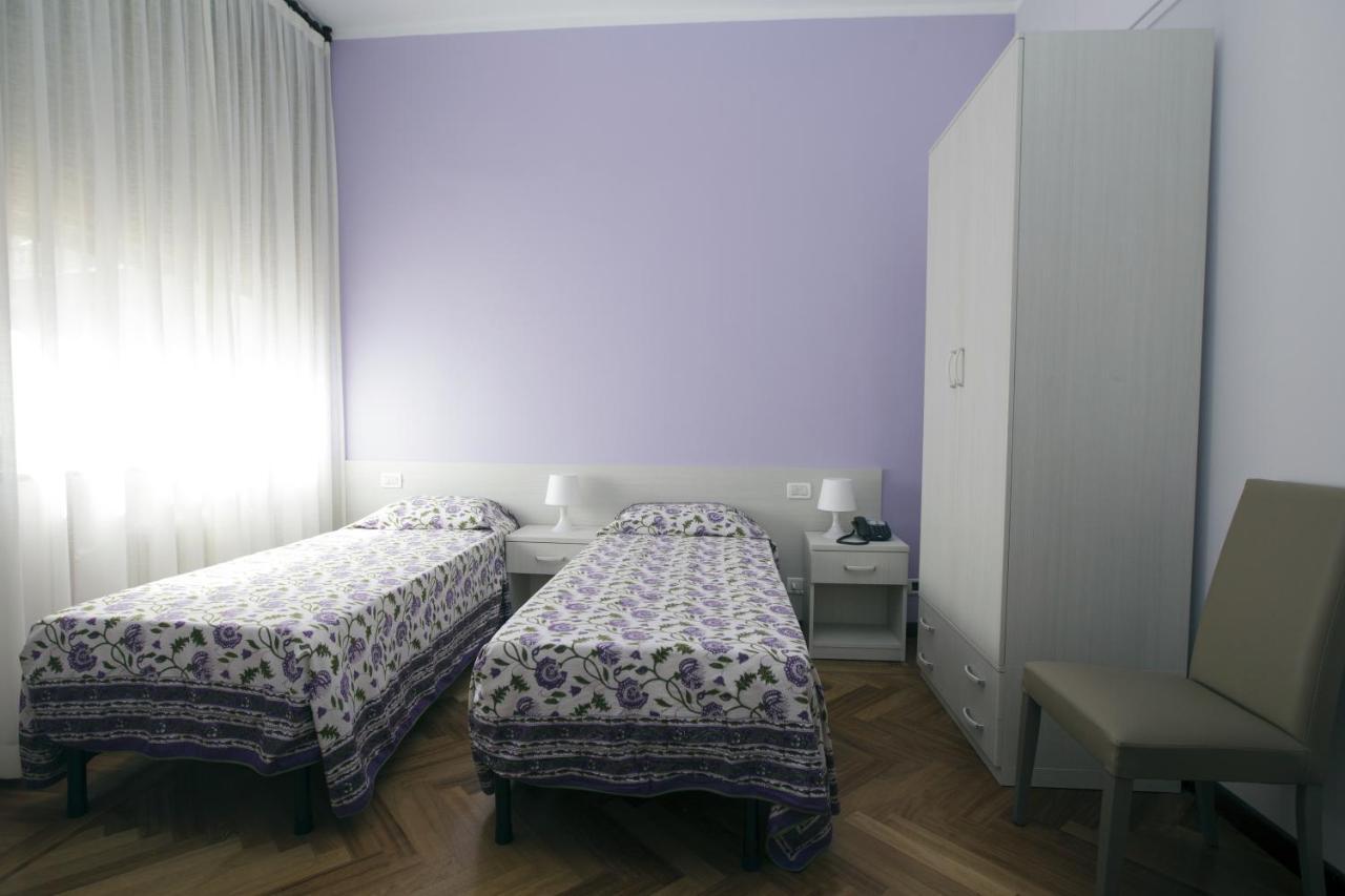 Italy Inn Генуа Стая снимка